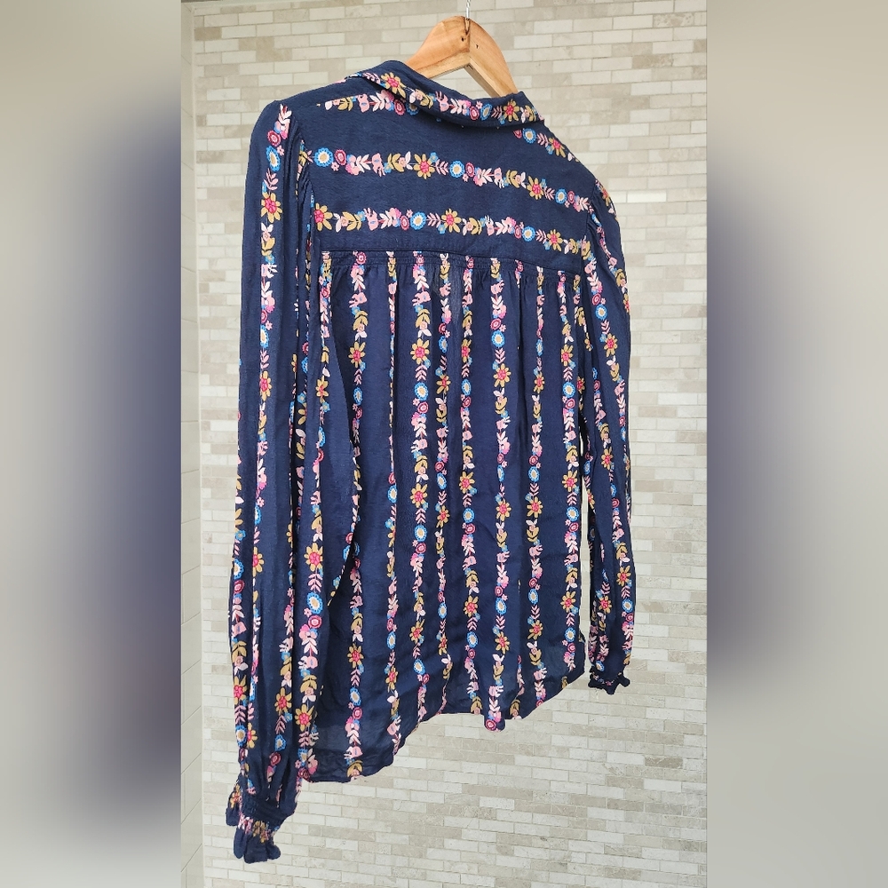 Women's Navy Floral Button-Front Blouse - Picture 4 of 7